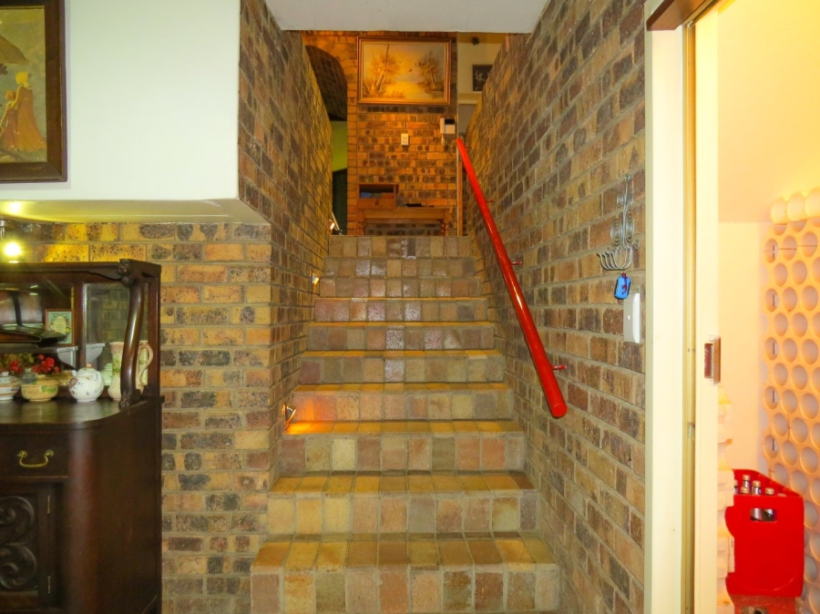 4 Bedroom Property for Sale in Heuwelsig Free State